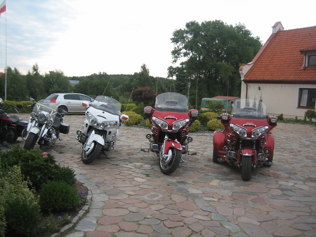 Gosciniec Rycerski Bed & Breakfast Paprotki Dış mekan fotoğraf